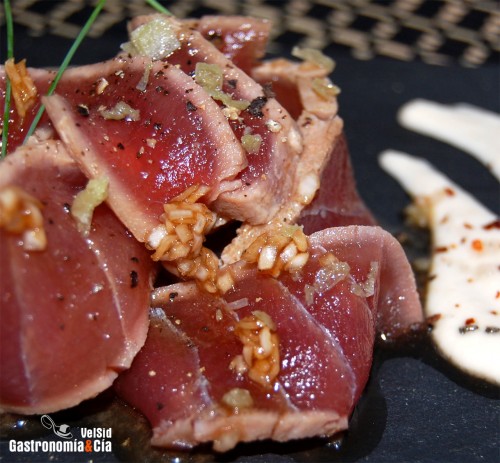 Receta de Tataki de atún con ajoblanco