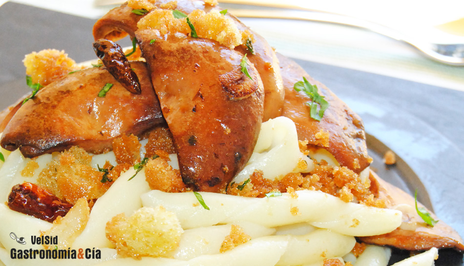 Receta de Pasta con níscalos y migas de pan