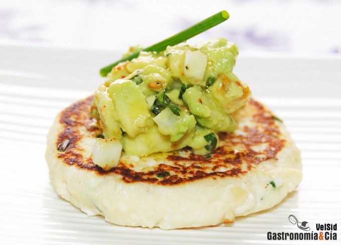 Blinis, requesón, aguacate