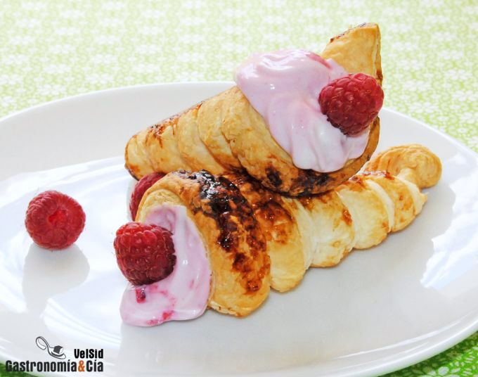 Cucuruchos de hojaldre y frambuesa