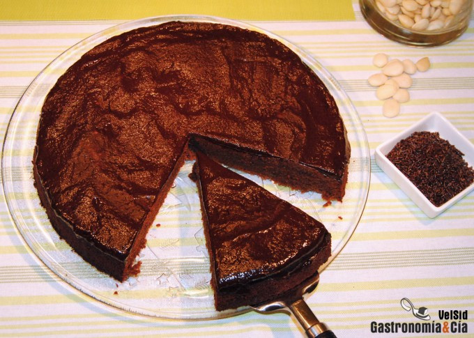Tarta de chocolate, almendra y ron