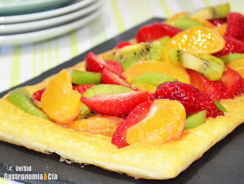 Tarta de hojaldre con frutas frescas