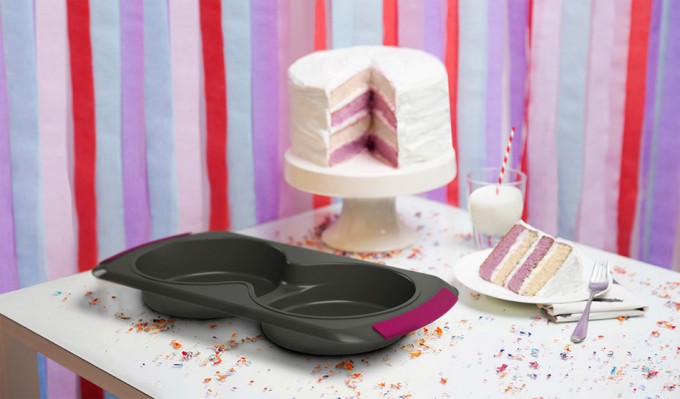 Molde Layer Up Dos bizcochos en un molde