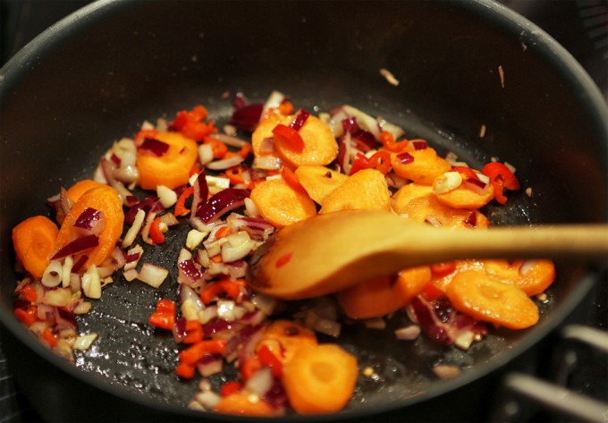 Qué significa sudar en cocina Sudar verduras