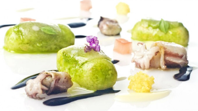 Ñoquis al pesto con sepietas