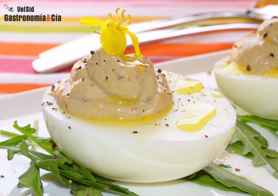 Huevos rellenos de anchoa - La Cocina de Serrats