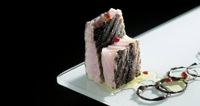 Bonito con costra y mojo de su piel