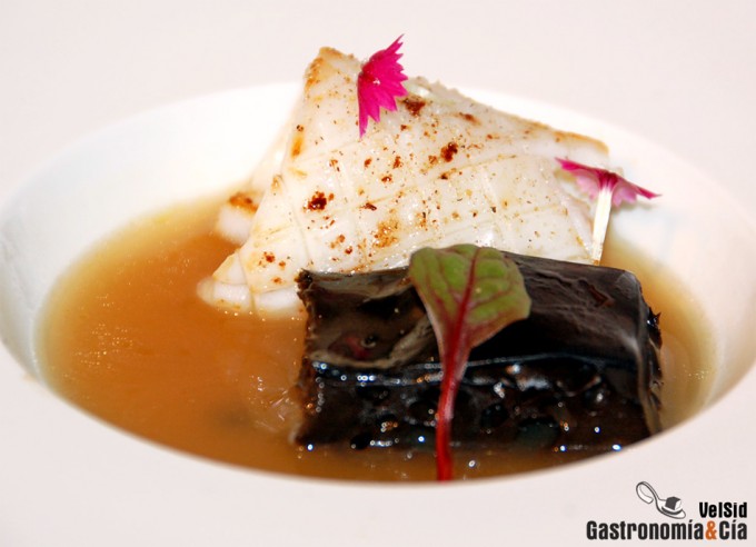 Calamar ‘amb sang en ceba sense sang i sense ceba’ de Ricard Camarena Calamar ‘amb sang en ceba sense sang i sense ceba’