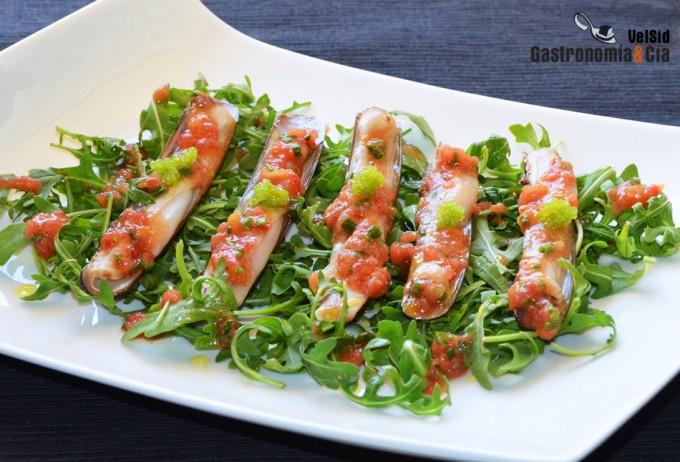 Receta de navajas con vinagreta de tomate y salsa de ostras