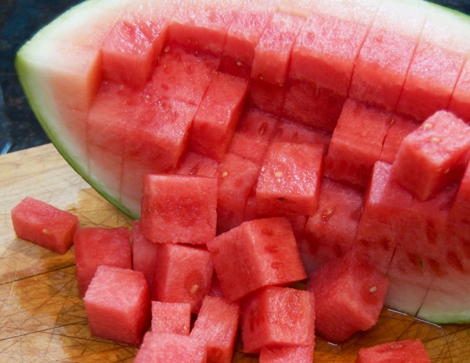 Cortar sandía en cubos