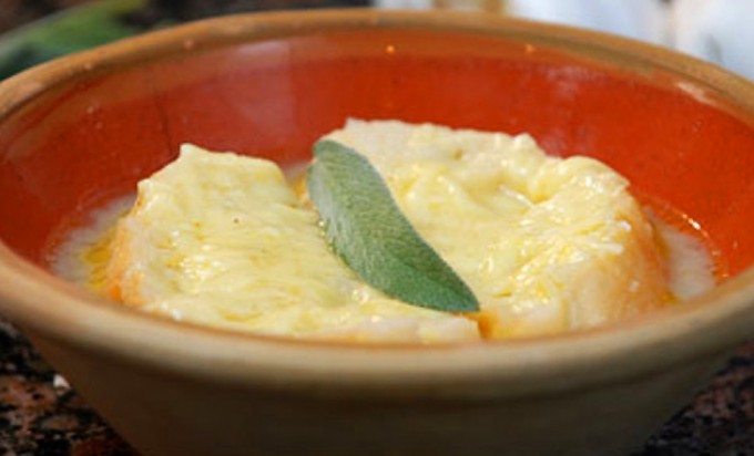 Agua hervida o sopa de ajo