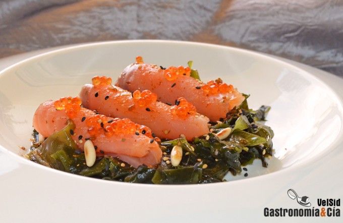 Ensalada de algas y salmón