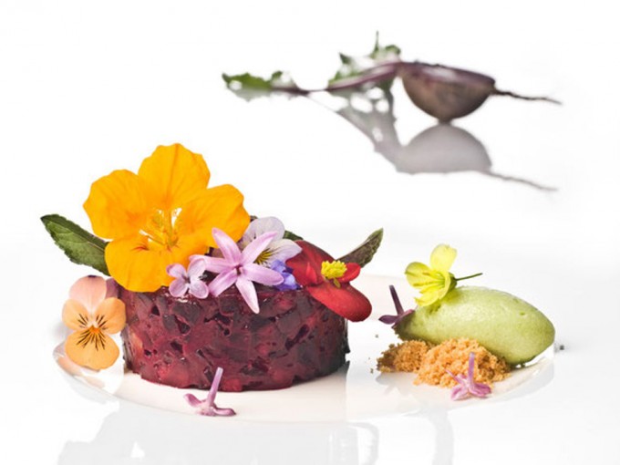 Tartar vegetal de frutas y verduras con anisados y mostaza verde