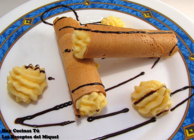 Barquillos rellenos de crema pastelera con nata y ron Barquillos rellenos