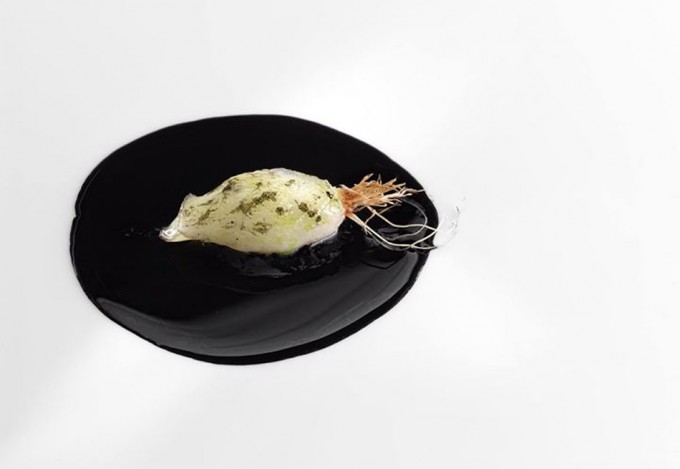 Chalota en salsa negra de Josean Alija Restaurante Nerua