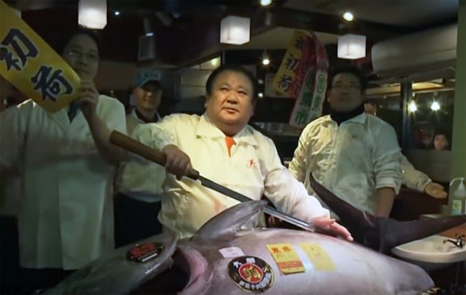 Subasta de atún en el mercado de pescado de Tsukiji 