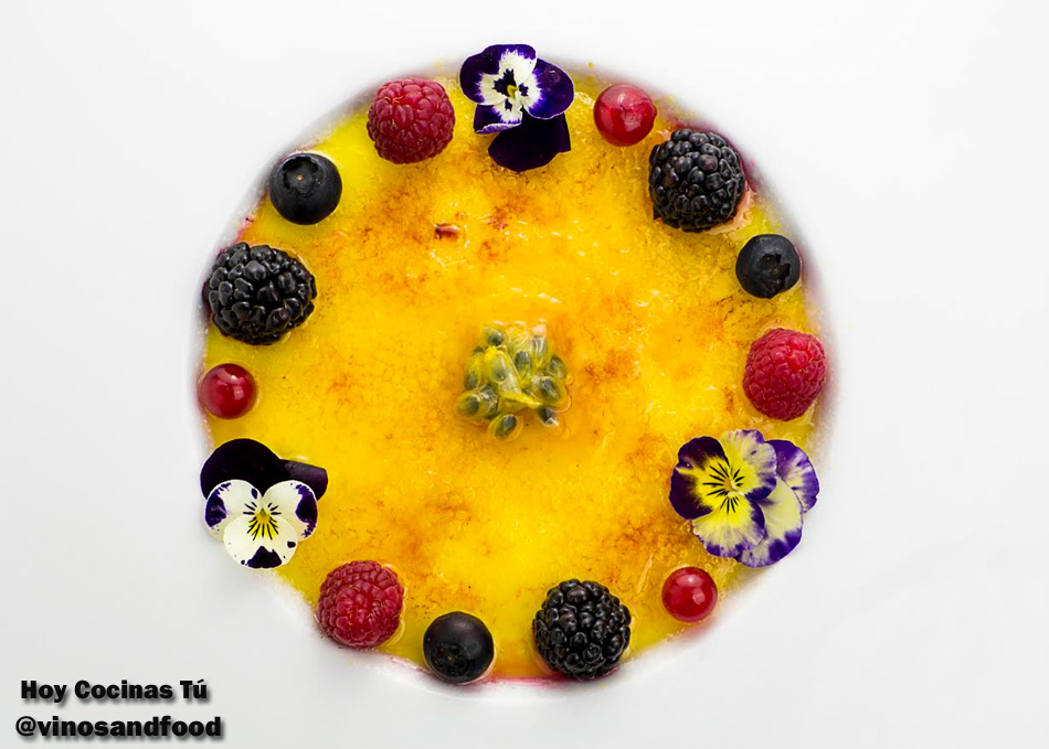Hoy Cocinas Tú: Crème brûlée de fruta de la pasión con frutos del bosque