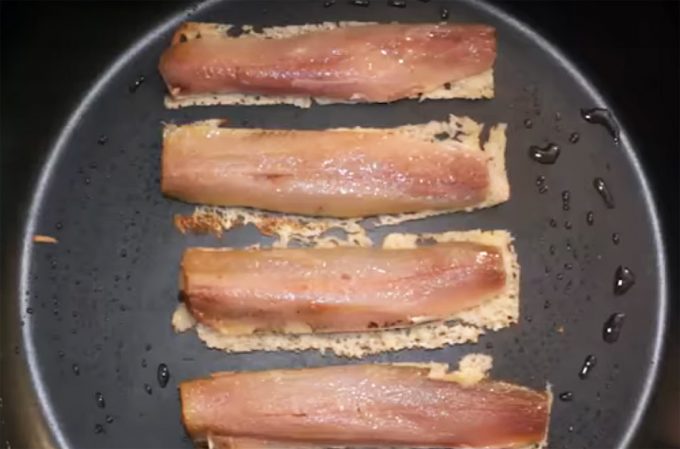 Cómo hacer sardinas con una ‘piel’ crujiente de pan Cocinar pescado con protección