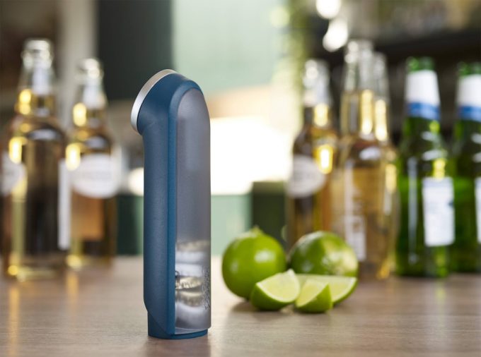 Abrebotellas con recolector de chapas Barwise