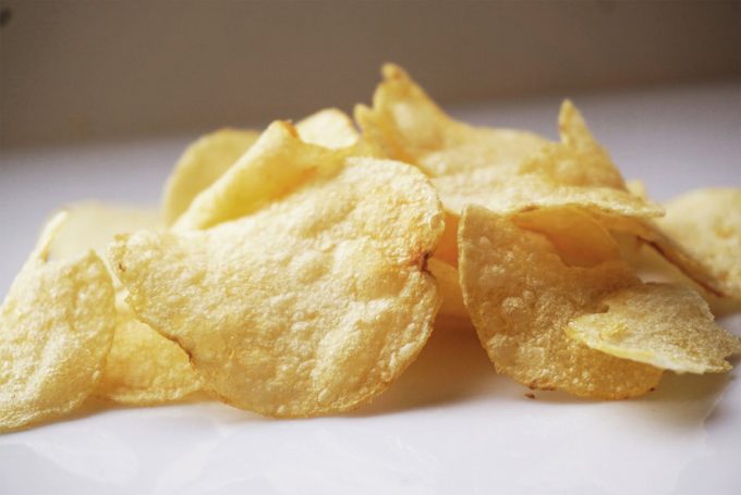 Patatas chips con elevados niveles de acrilamida