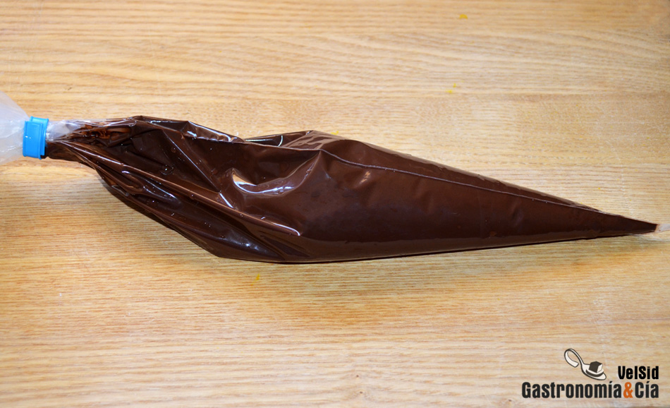 Truco de cocina: Fundir chocolate en la manga pastelera