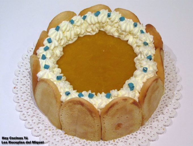 Carlota de coco y mango Charlotte