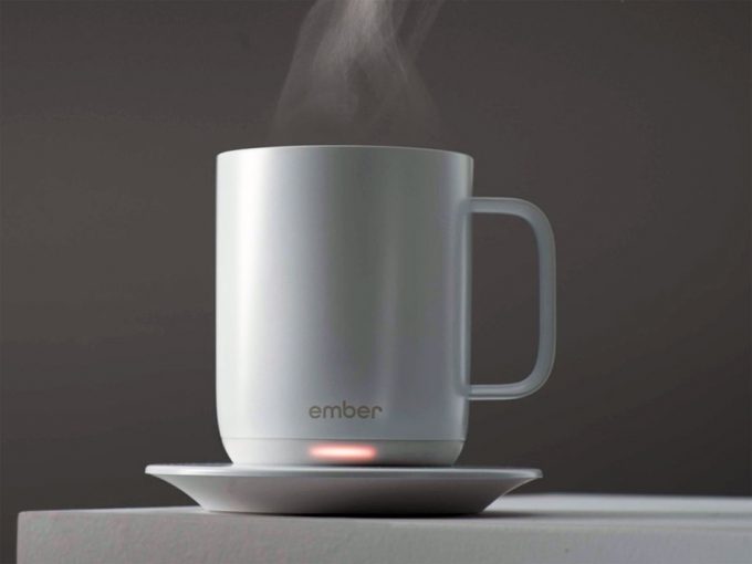 termo para bebidas calientes para llevar y taza de té o café