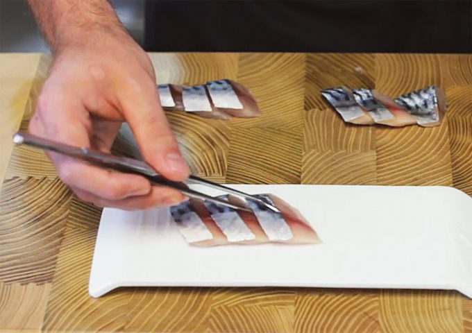 Caballa ahumada en Josper