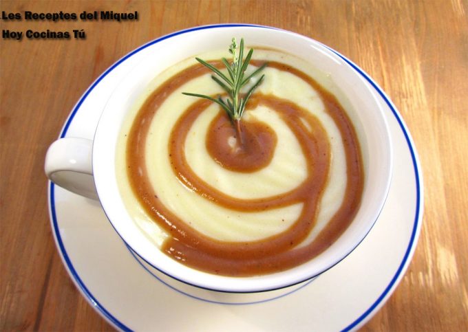Cappuccino de fricandó con moixernons y parmentier al romero Hoy Cocinas Tú