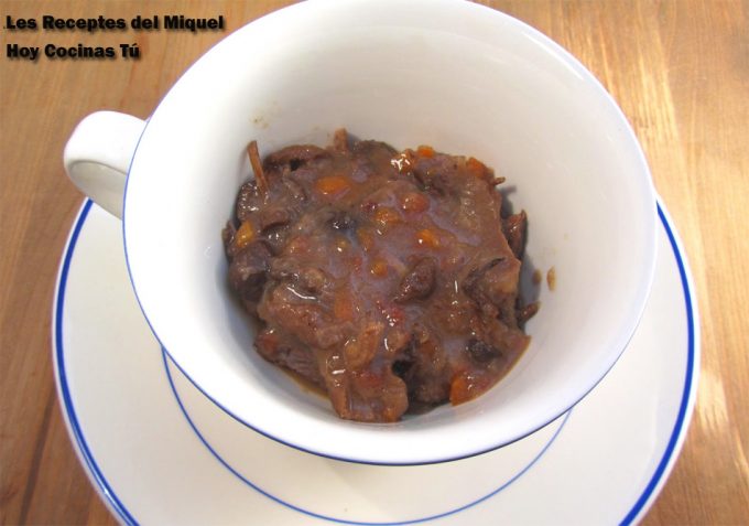 Cappuccino de fricandó con moixernons y parmentier al romero Receta de Navidad