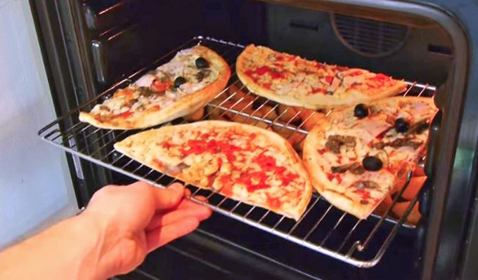 Hornear dos pizzas