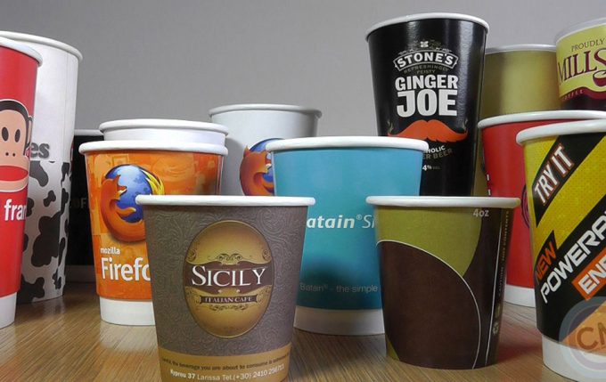 Reducir el uso de vasos desechables de bebidas Plásticos de usar y tirar