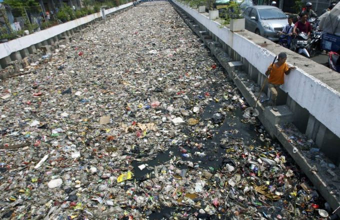 Contaminación por desechos plásticos