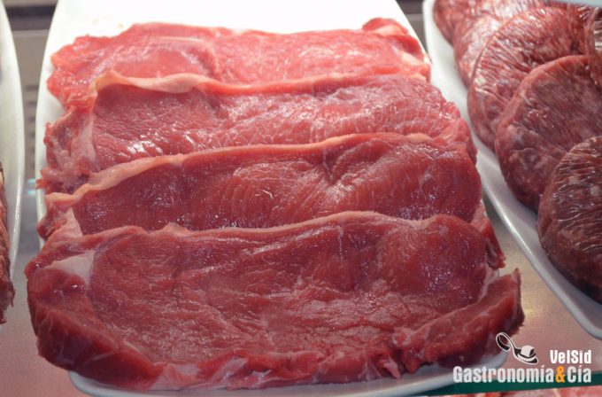 Carne contaminada con microorganismos resistentes a los antibióticos