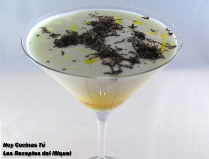 Crema de calçots, sabayón de huevo, espuma de nabo y patata con virutas de trufa Hoy Cocinas Tú Receta