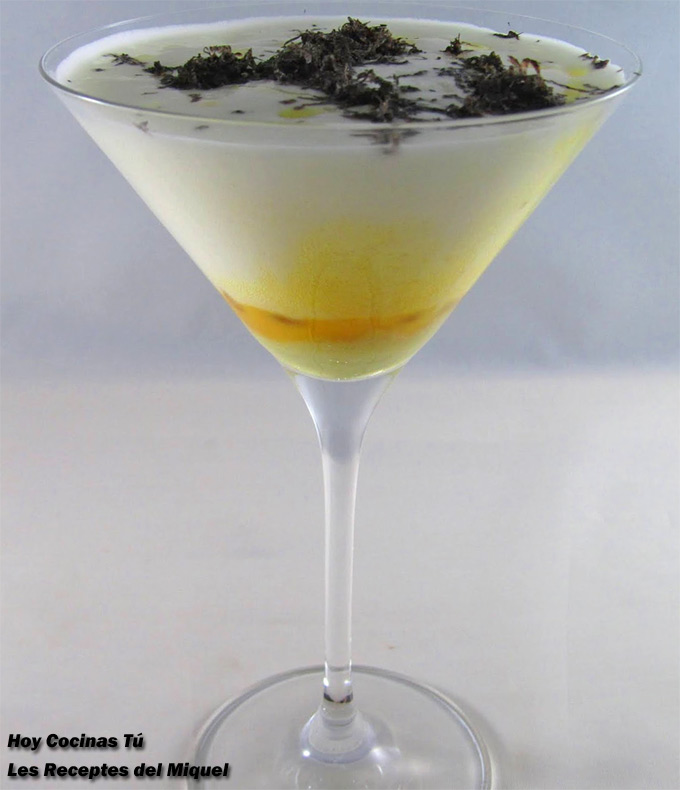 Crema de calçots, sabayón de huevo, espuma de nabo y patata con virutas de trufa Receta casera