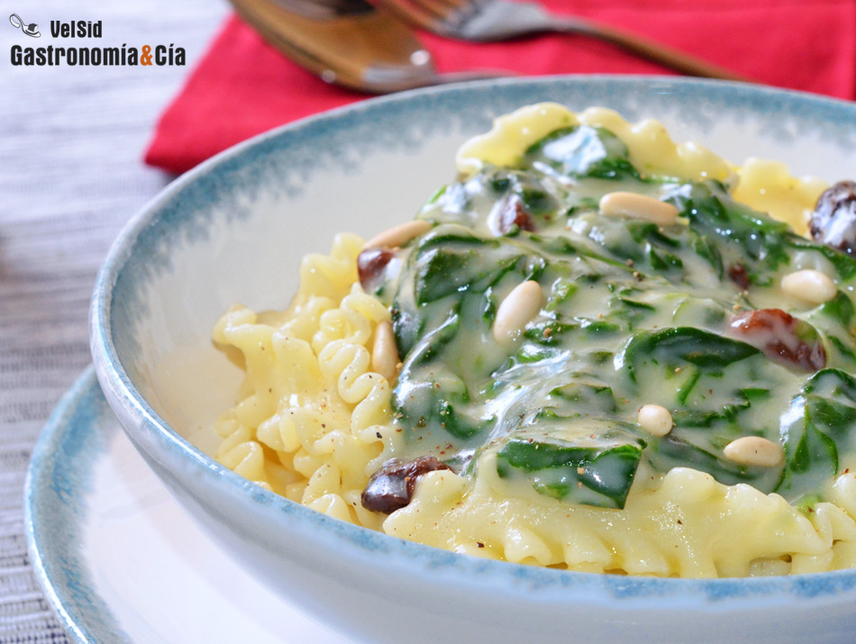 Pasta mafalda con bechamel de espinacas, una receta elegante y rica para todos los días