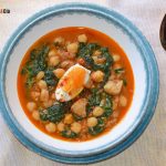 Potaje de vigilia con garbanzos, espinacas y bacalao