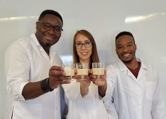 Leche elaborada con lentejas de agua