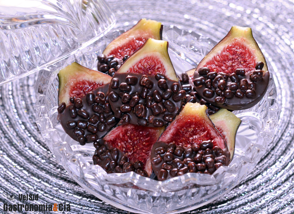 Higos con chocolate, deliciosos bombones con fruta fresca