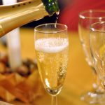 Truco para enfriar con agua, hielo y sal