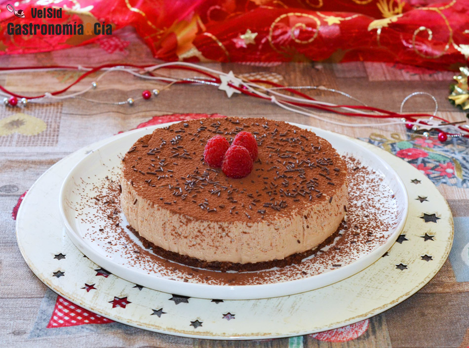 Tarta cremosa de queso y turrón de Jijona con base crujiente de chocolate, la receta dulce de esta Navidad (sin horno)