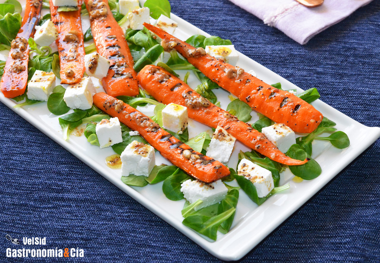 Zanahorias a la parrilla con requesón y vinagreta de semillas, una excelente receta para una cena ligera y sabrosa