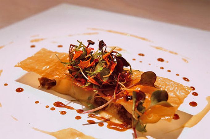 Canelones rellenos de cecina de chivo, espuma de manzana y crujiente con ensalada de Yolanda León y Juanjo Pérez Receta del Chef