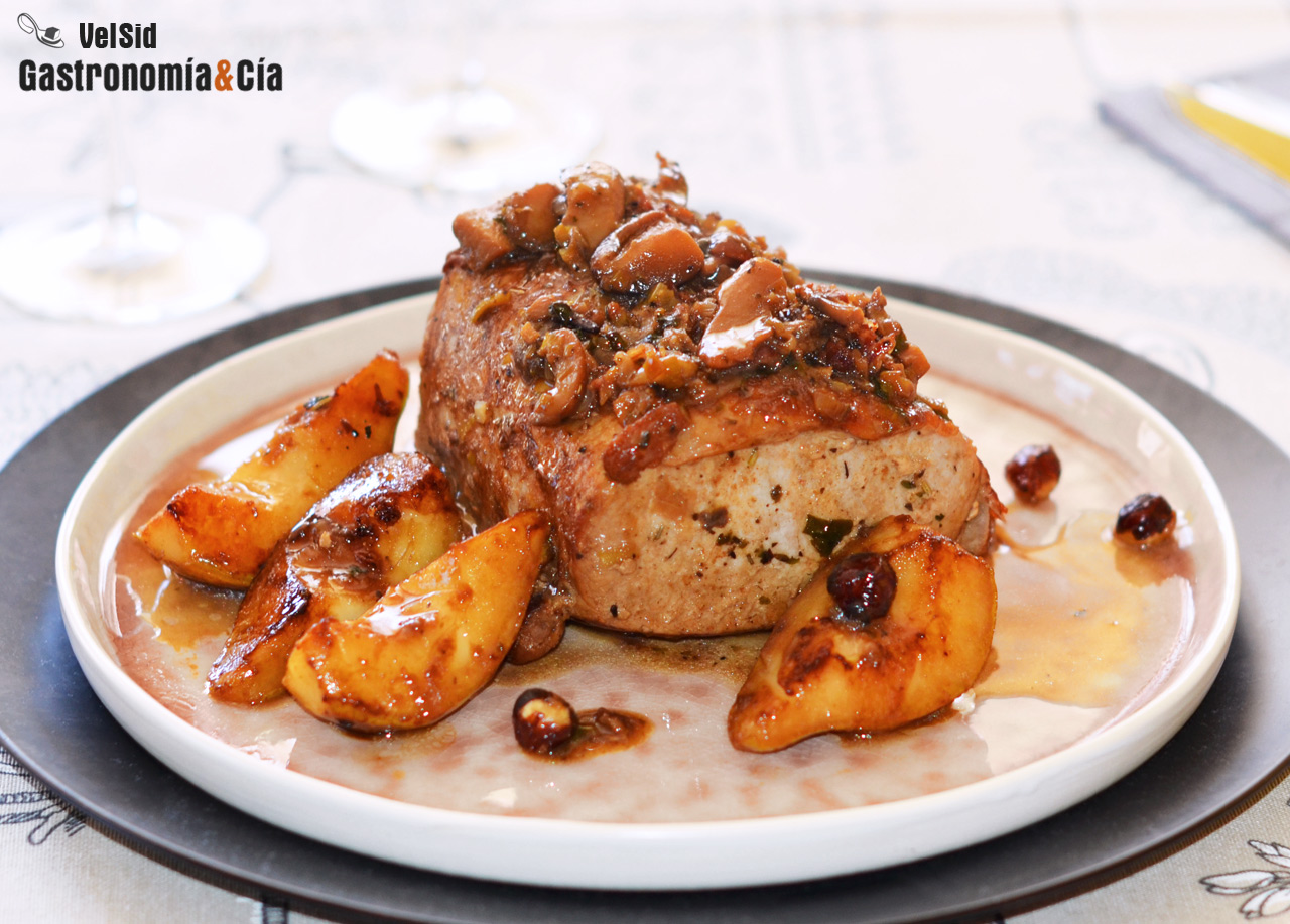 Lomo de cerdo a la cazuela con peras y avellanas, una receta fácil y económica para una comida especial