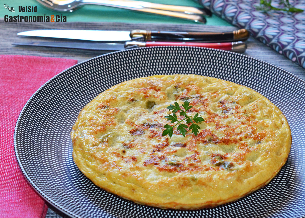 Tortilla de bacalao con pimientos, una receta fácil y tremendamente sabrosa Gastronomía & Cía