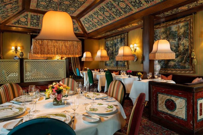 Maniquíes en un restaurante de Estados Unidos