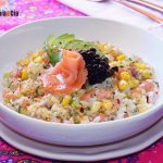 Arroz blando, salmón, aguacate, manzana, pepino