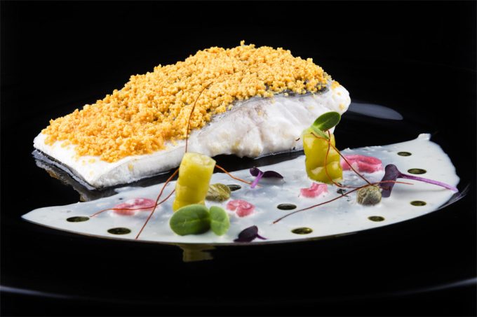 Lubina, gratinado suave de Cabrales y encurtidos de Bruno Lombán Receta del Chef