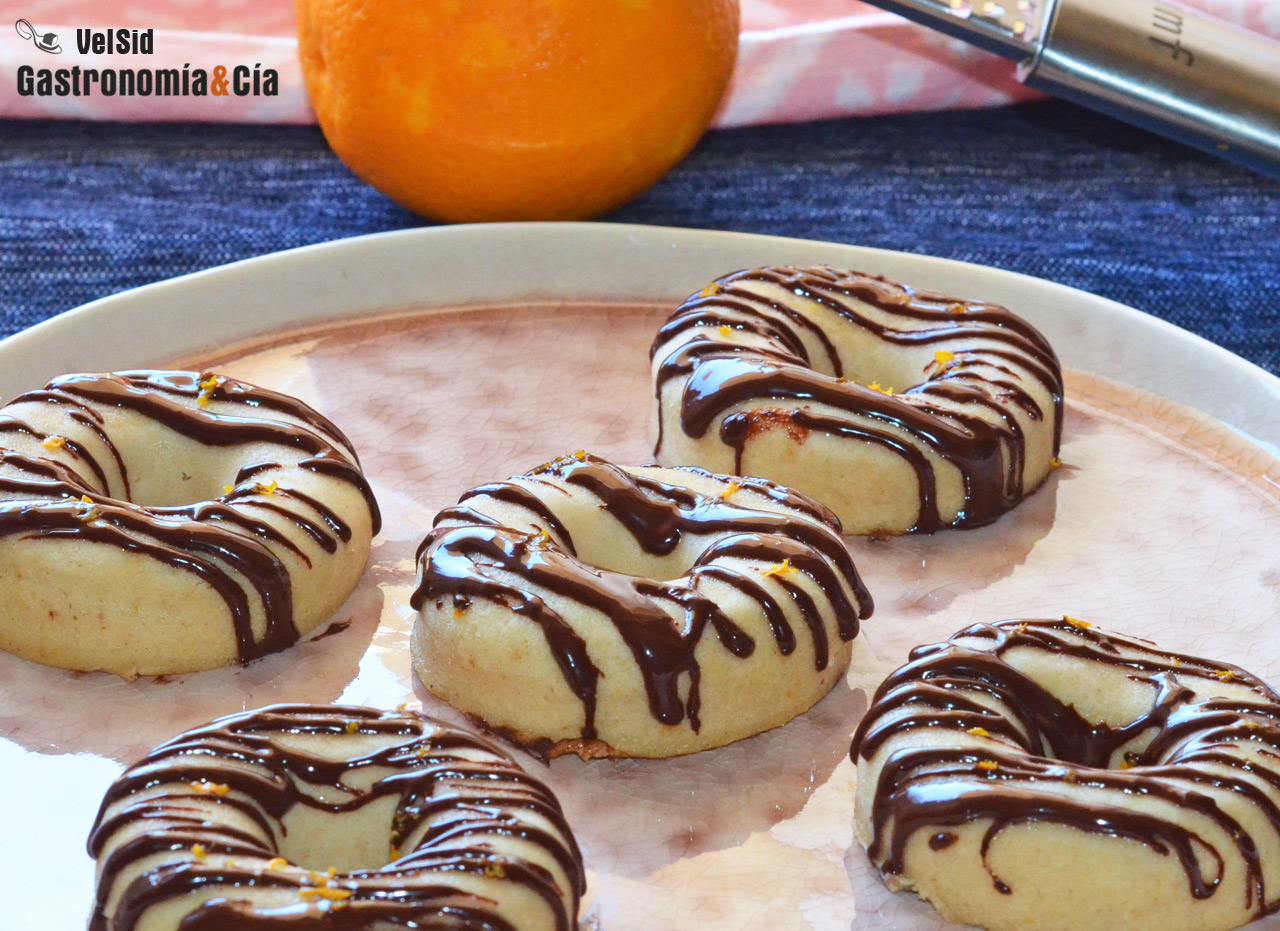 Rosquillas tiernas de queso y azahar. Receta sin horno, lista en 5 minutos